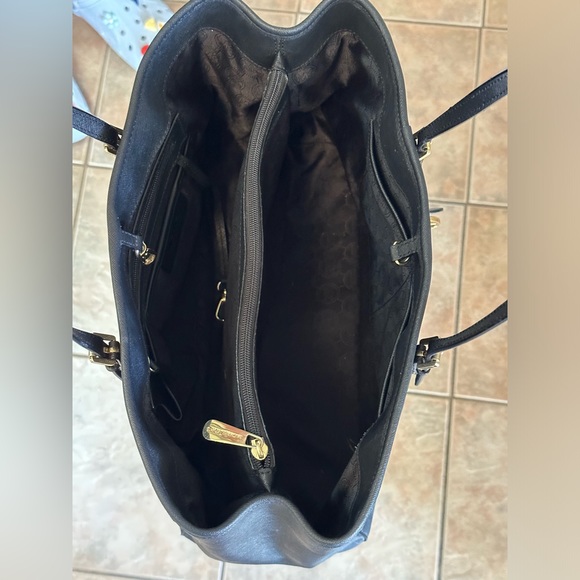 Black Michael Kors Black Leather Jet Set Travel Tote - Picture 3 of 4